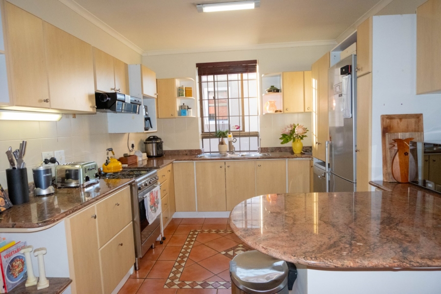 To Let 2 Bedroom Property for Rent in Sea Point Western Cape
